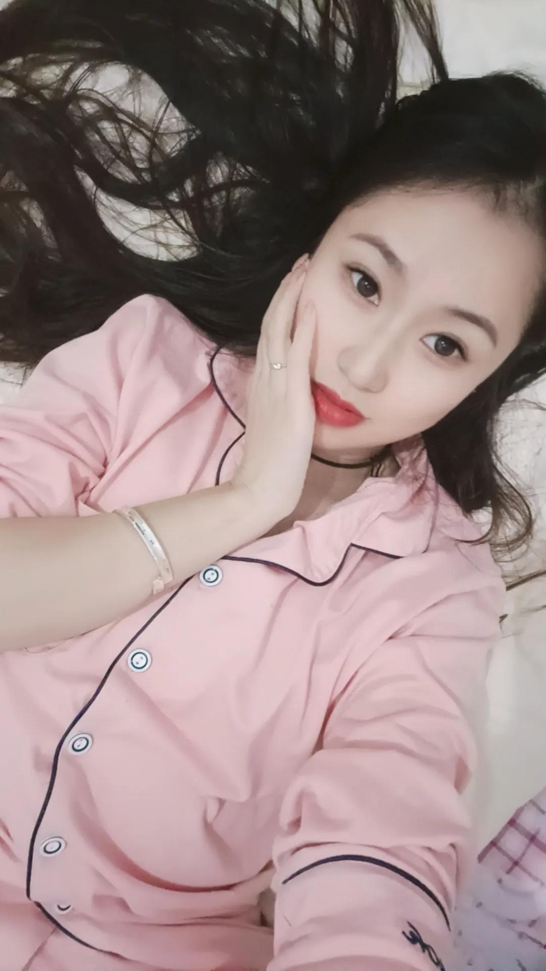 在我小时候，北方的冬天，早晨是最冷的，老人常说那是狗呲牙的时段，意思应该就是说鸡