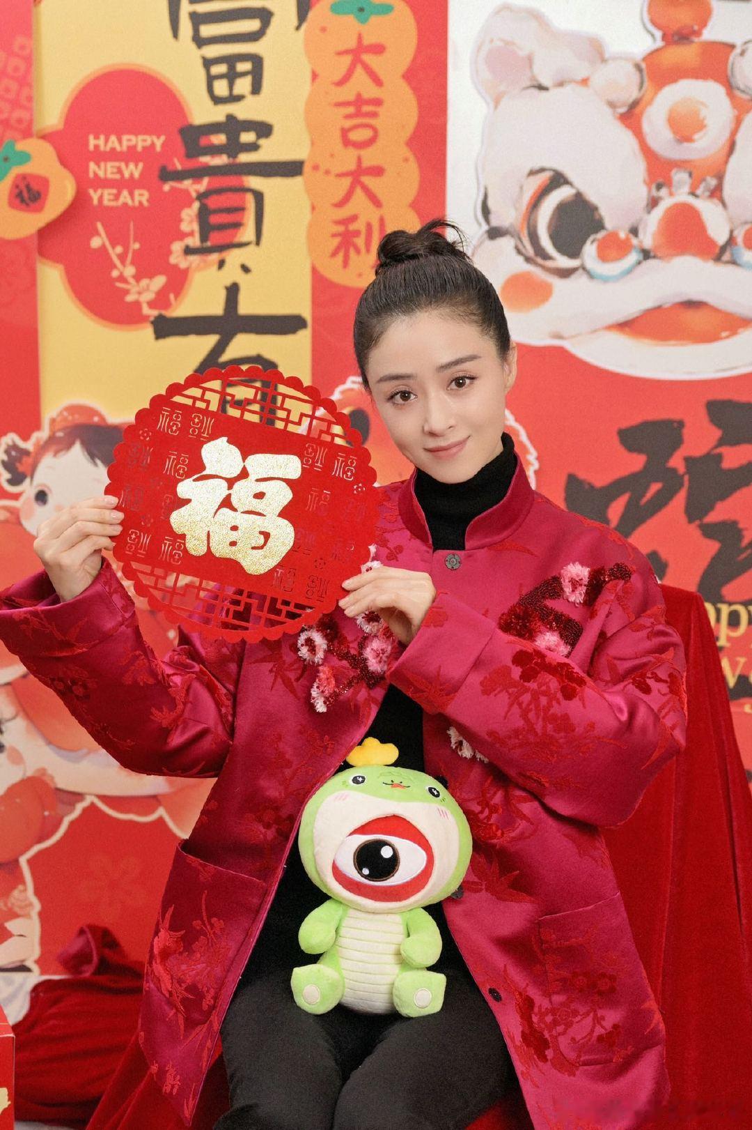 蒋欣刷到了周笔畅模仿华妃  蒋欣曾给青春有你2投票  新浪盛典突击队直击 春晚 