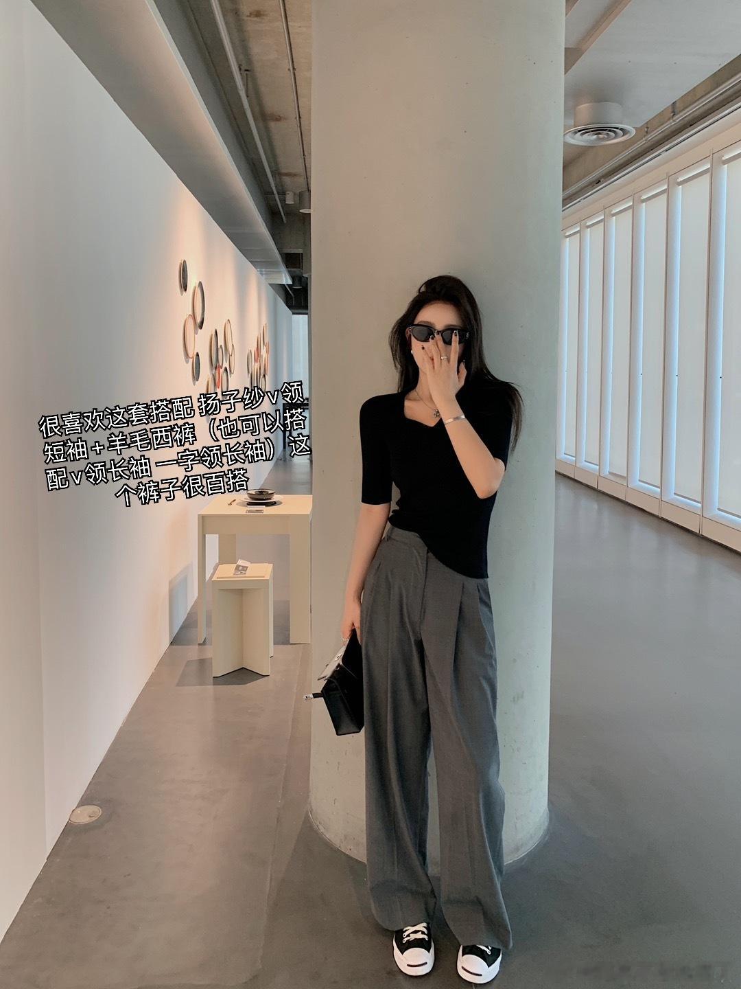 理到这套扬子纱配精纺羊毛西裤的图真的是清爽又高级 简约干练如果家里有黑色上衣 不