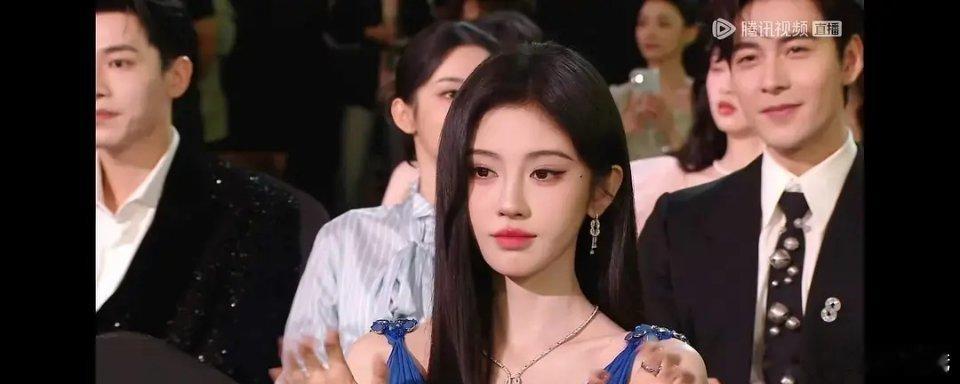 鞠婧祎怼脸镜头。。值得反复欣赏。。。。 