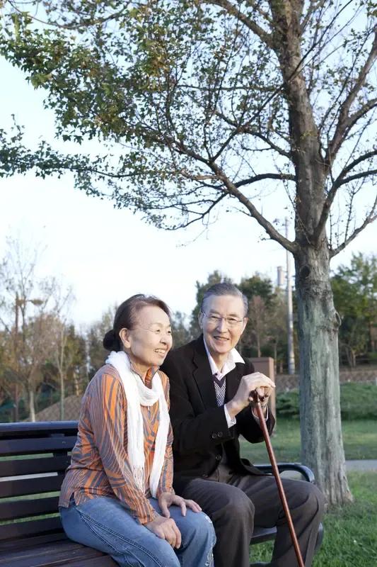 有件事儿我搞不明白
退休金年年涨，一个月拿一千五的涨点可以理解，一个月拿一万以上