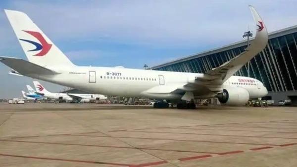 随着3月樱花季到来，中日航线运力不增反减，全月共有53条中日航线取消全部航班，取