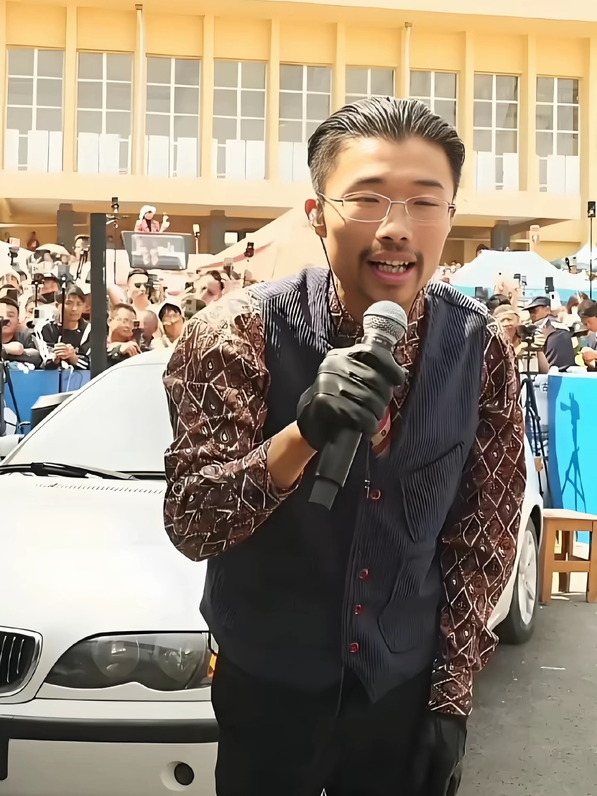 晓华理发店已没了爆火时的人潮互联网每过一段时间都会捧火一个普通人，无非就是想给大