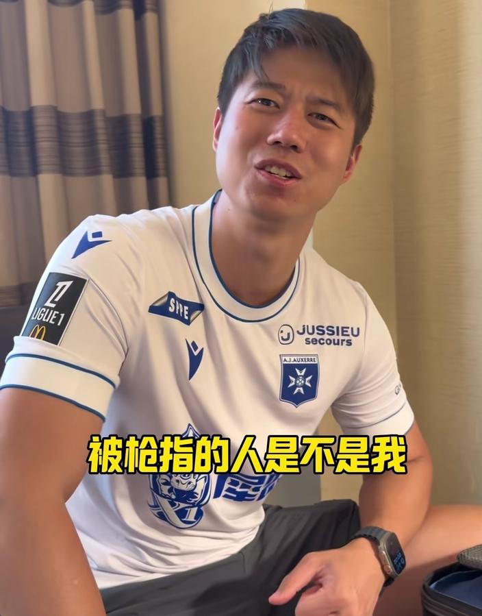 在墨西哥被人拿枪指的是不是我？博主“山羊君”社媒向球迷报平安，他说这次去墨西哥就