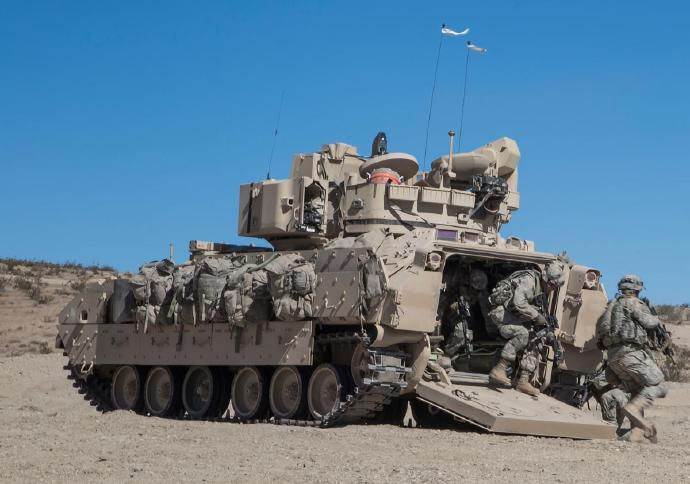 每天认识一件兵器  M2“布拉德利”步兵战车M2“布拉德利”（M2 Bradle