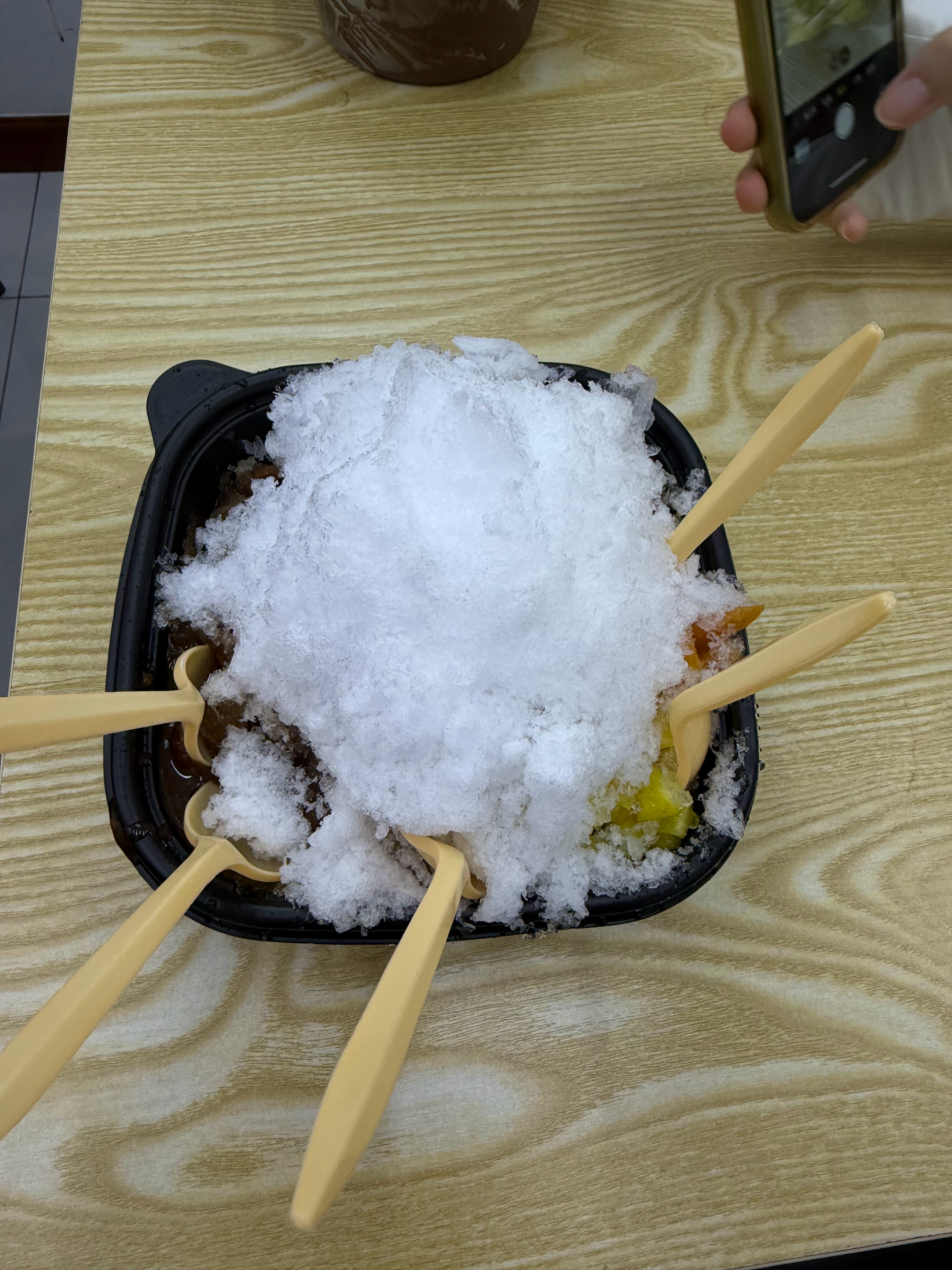 天津最好吃的是刨冰（图2、3）北京确实太少 竟然在家门口一家酒吧里有同款（图1）