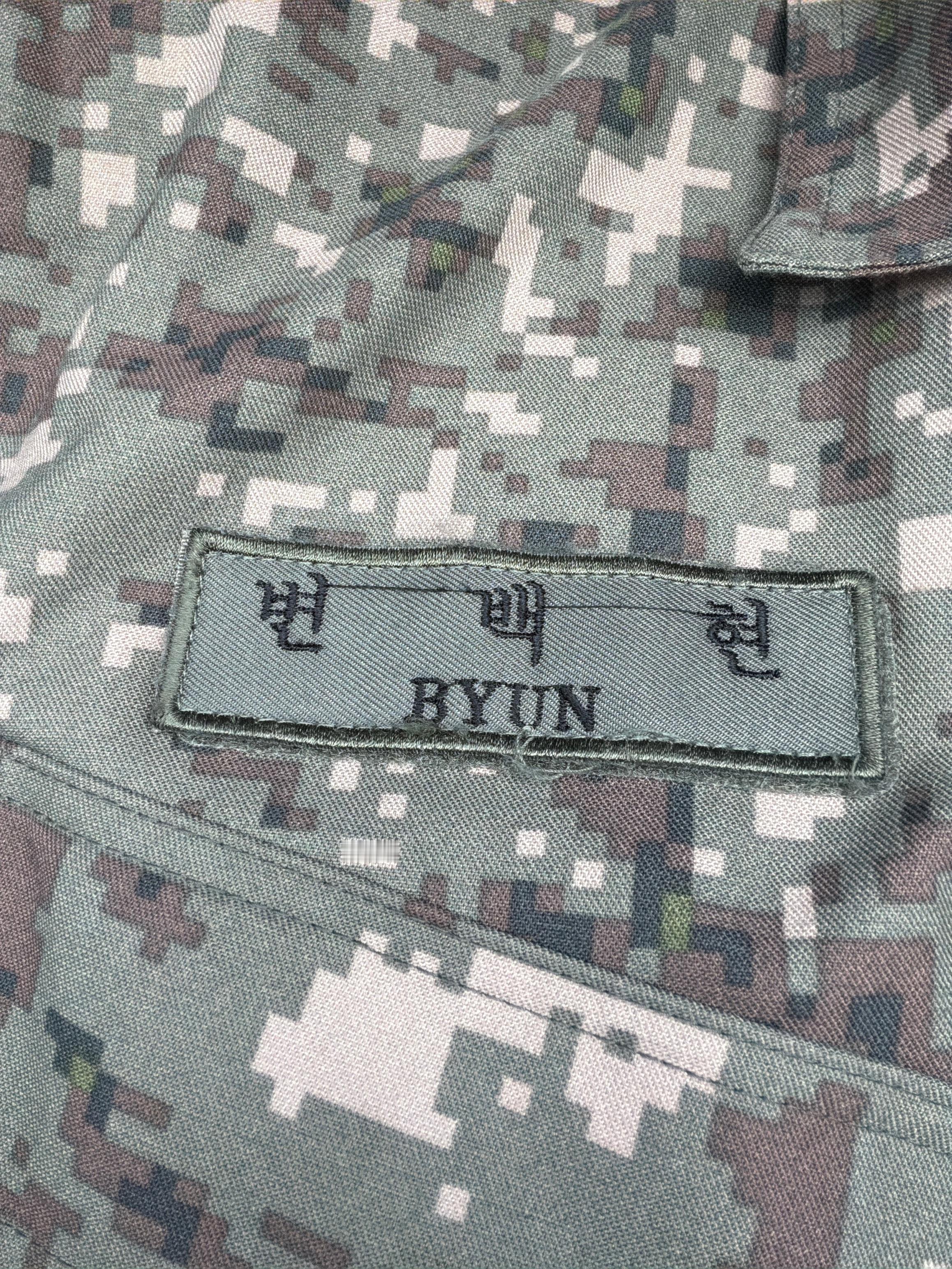 有人能懂변백현这三个字放在迷彩服上有多苏吗 