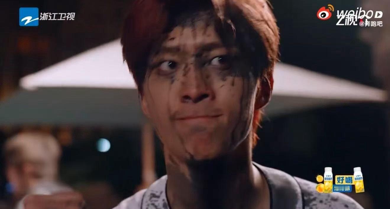 范丞丞终于对姚译添下手了奔跑吧原来下手不一定要趁早，赶在最后也是可以的，这个惩罚