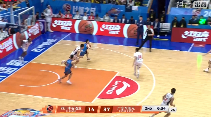 这样多好，场上打的轻松，球迷看的也轻松。谁会没事抓着你们喷？四川男篮vs广东男篮