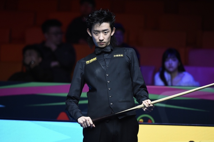 斯诺克国际锦标赛决赛第一阶段：吴宜泽3-1领先希金斯