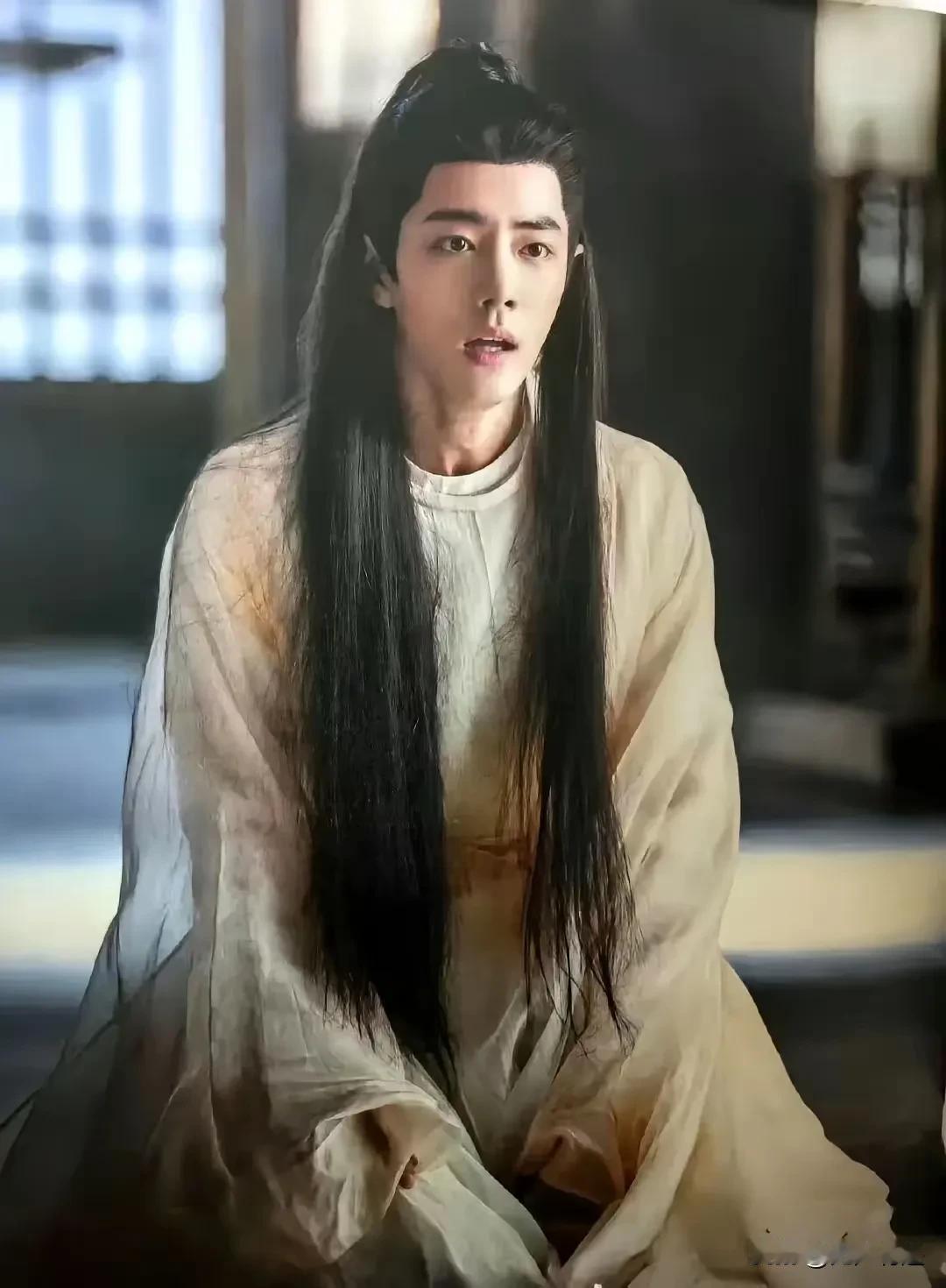 似肖战这般长相，男女通杀，男明星里没几个比他帅的，女明星也是，性别一换没几个，美