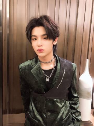 岳云鹏的女儿追星范丞丞黄明昊 岳云鹏家里有三个薛之谦的人形立牌 追星最美好的样子