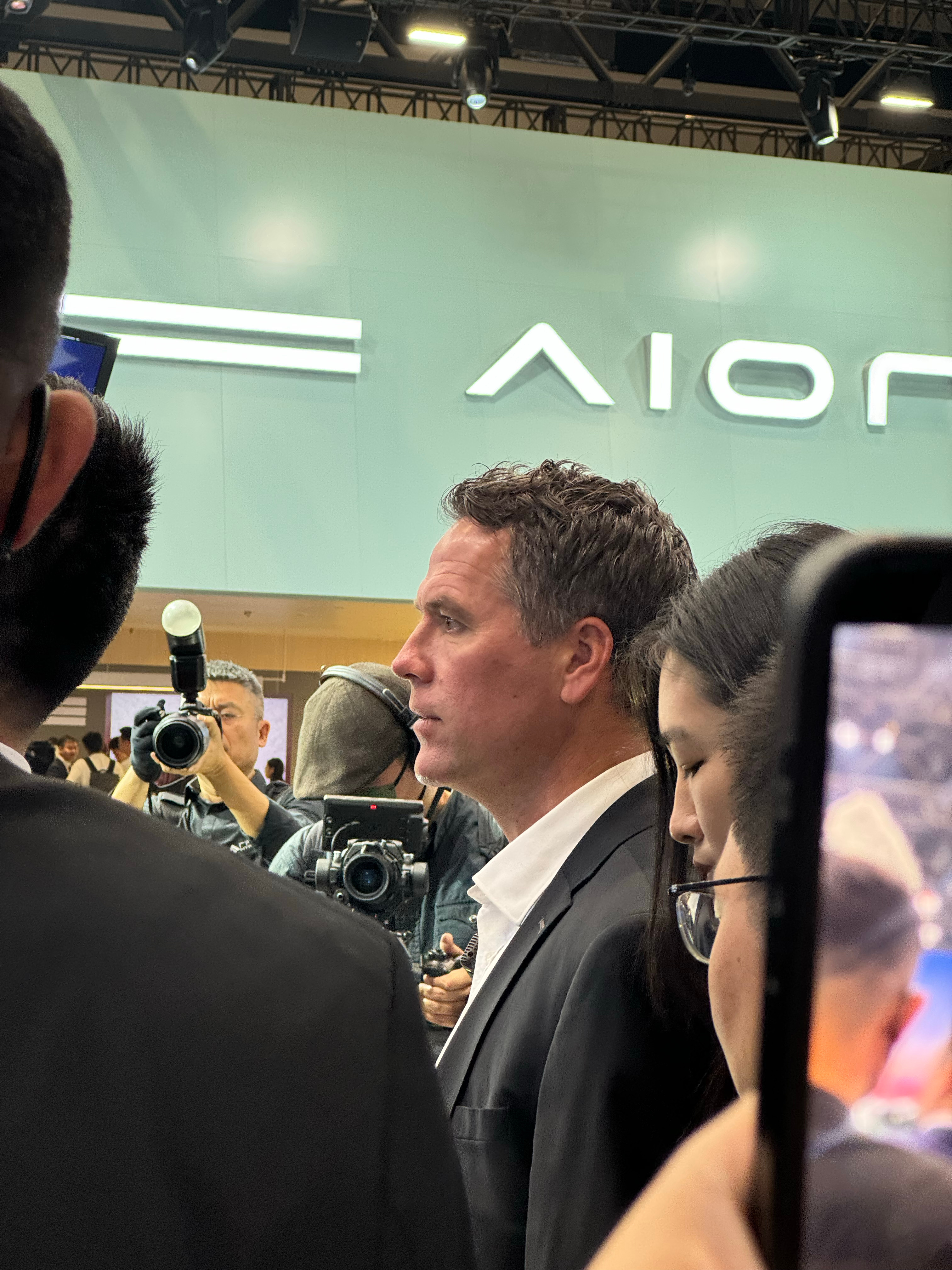 在广汽昊铂展台偶遇到了足球巨星迈克尔·欧文，大家有认识吗？智驾数码团2026北京