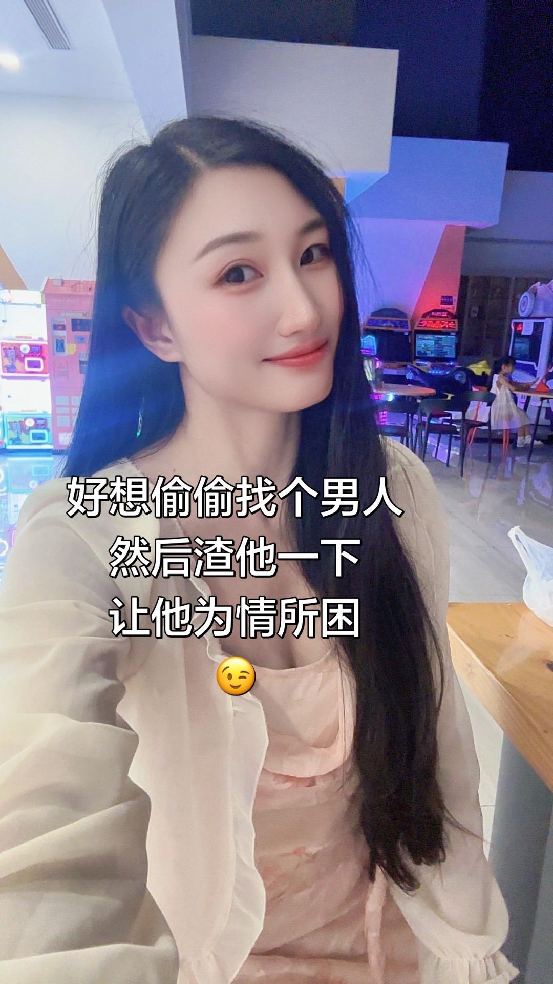 好想偷偷找个男人
然后渣他一下让他为情所困😉碎花裙 拍同款 抖音玩法达人