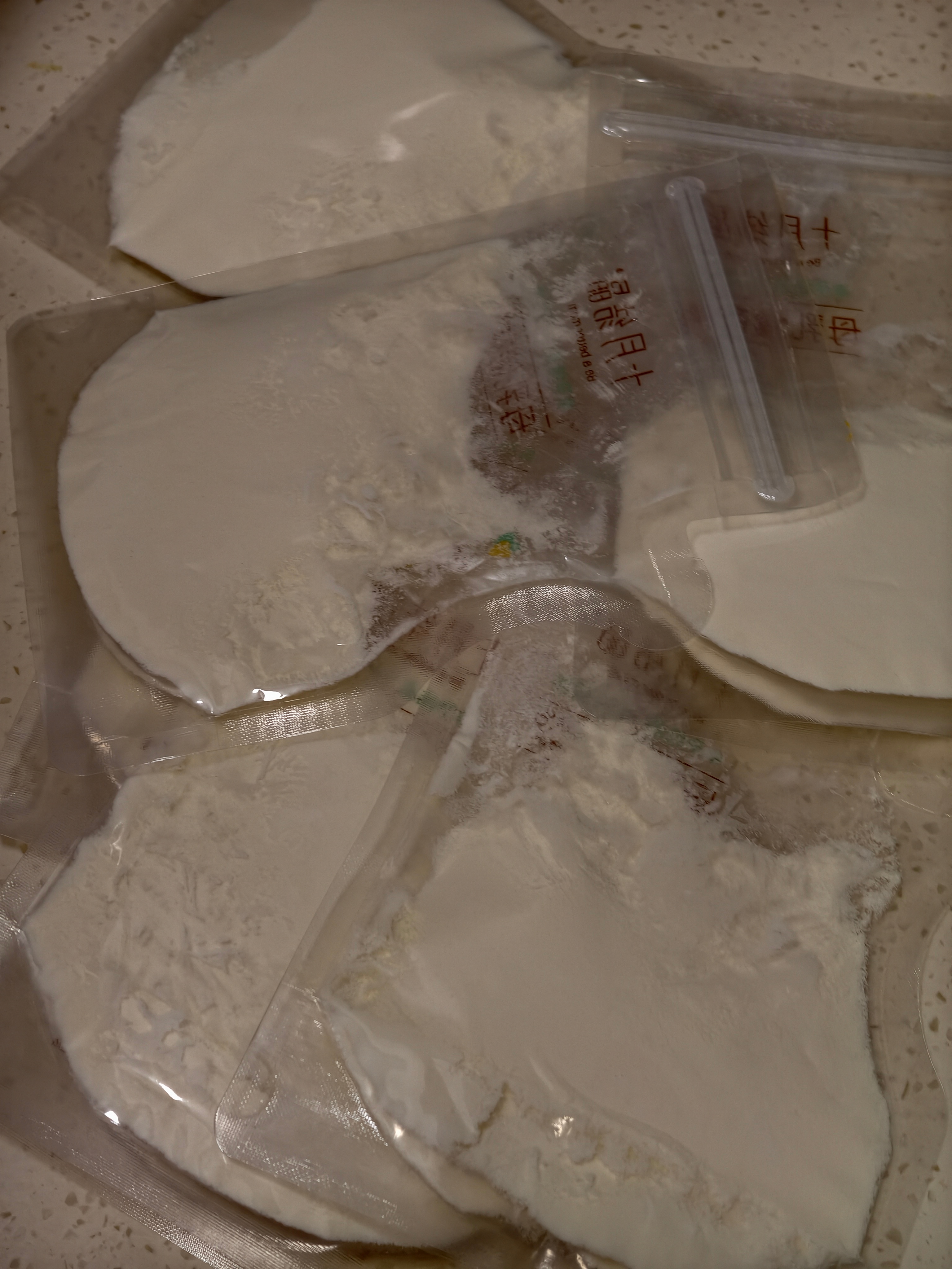 第一次带小宝出游，带大罐奶粉太麻烦，想到个办法按量分装但装完后感觉有点……