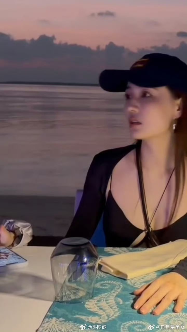 徐璐吊带胸圆润 热图阁公众号 