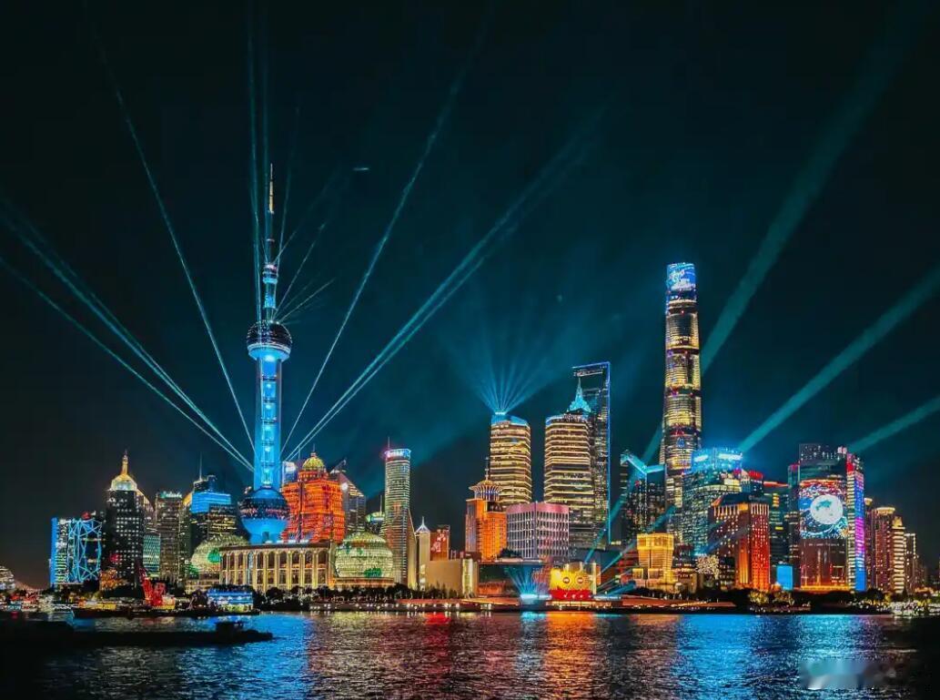 大城市是这样的，赚的确实多，但生活也是压力大，尤其是每天上下班挤公交地铁，早出晚