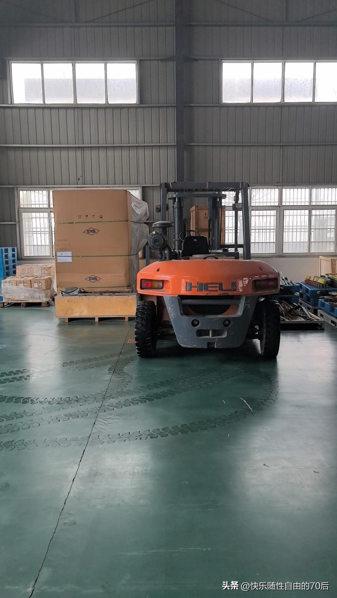 愿岁岁年年，门迎骐骥踏云至；朝朝暮暮，户纳祥麟衔瑞来。