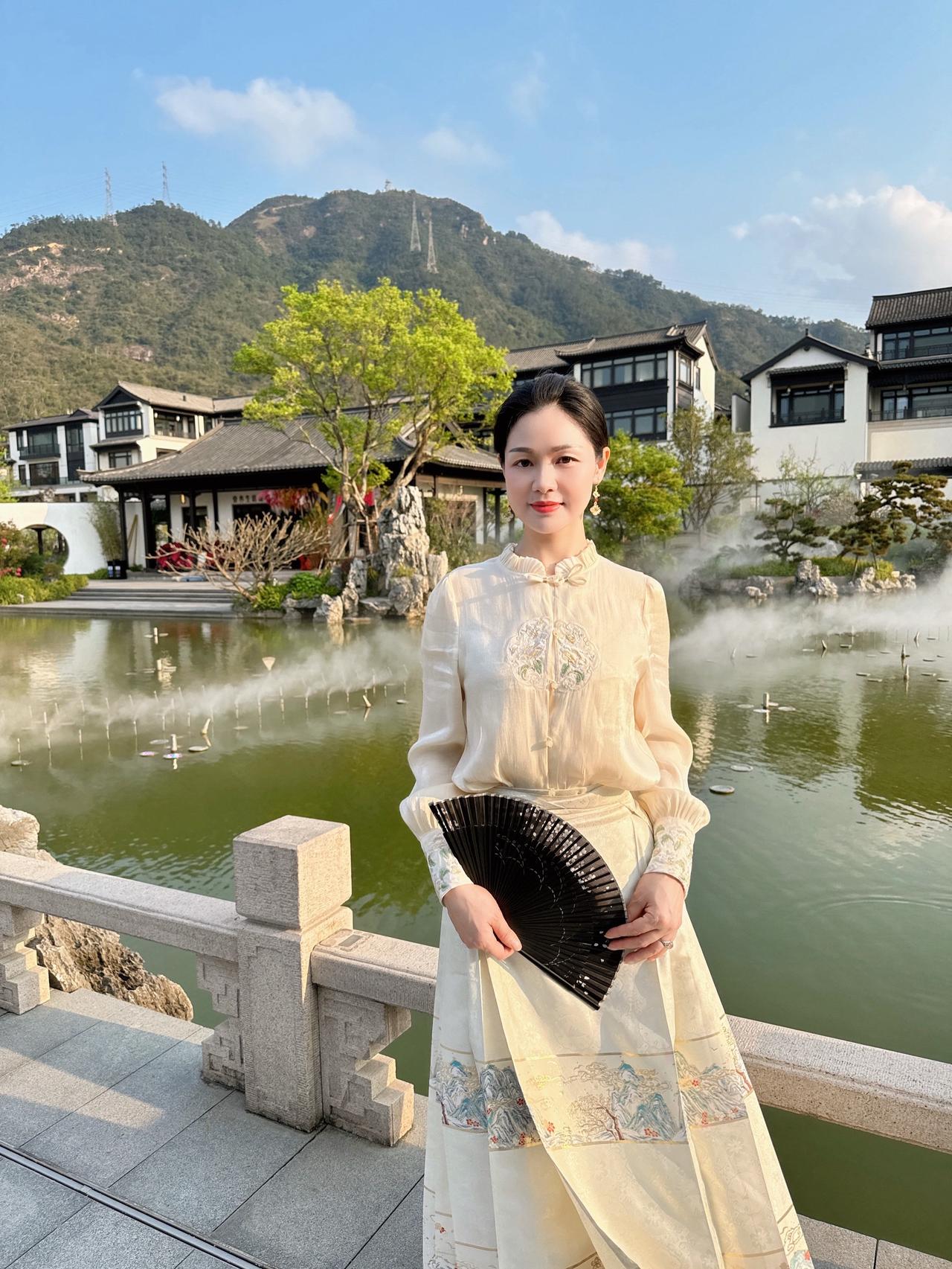 让快乐时刻在线，让幸福日日显现，让惦念永不间断，让健康岁岁常伴。愿你开心快乐每一