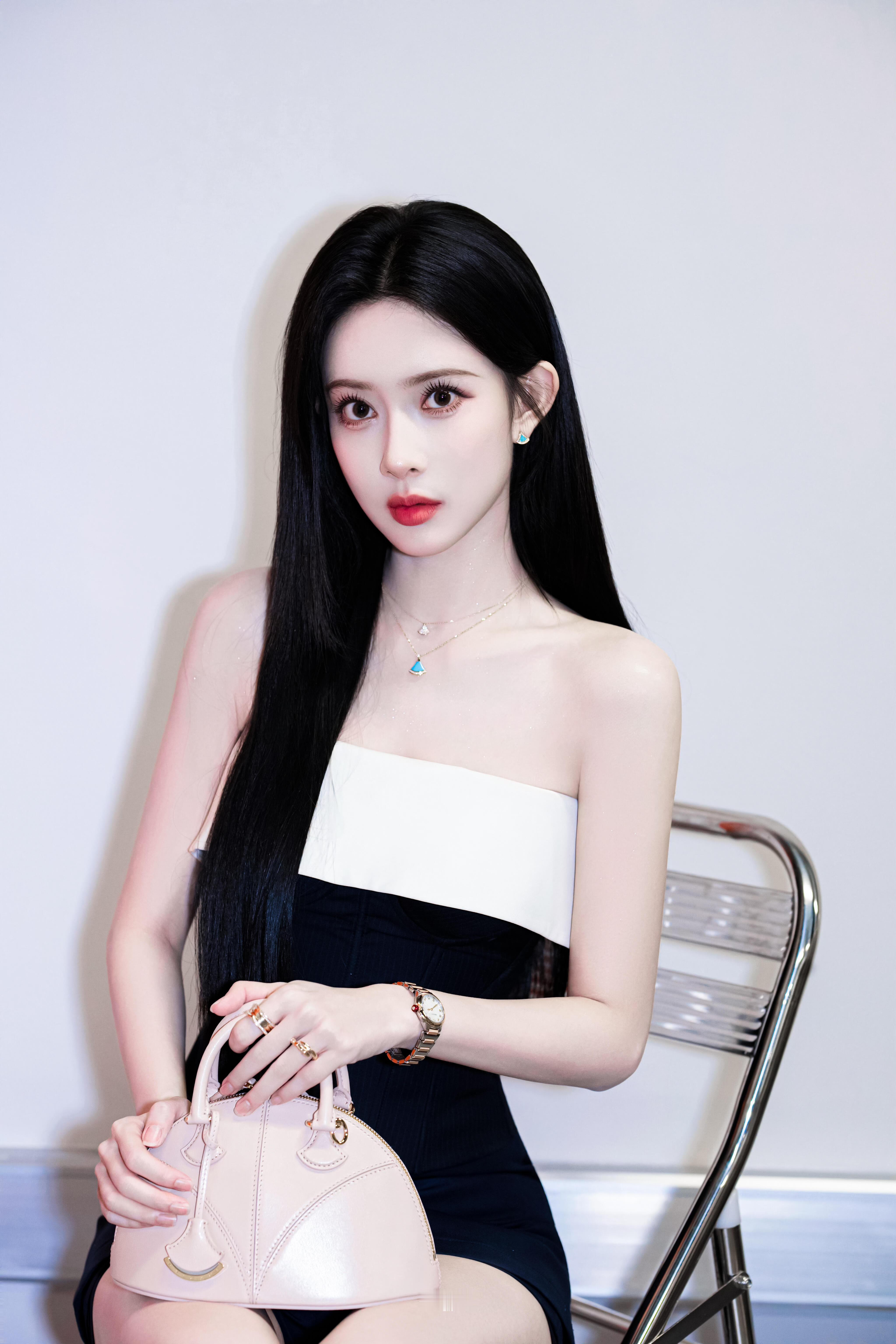 孟子义辣妹穿搭好带感孟子义录制好六辣妹穿搭 谁再说孟姐只有可爱我跟谁急！这身辣妹