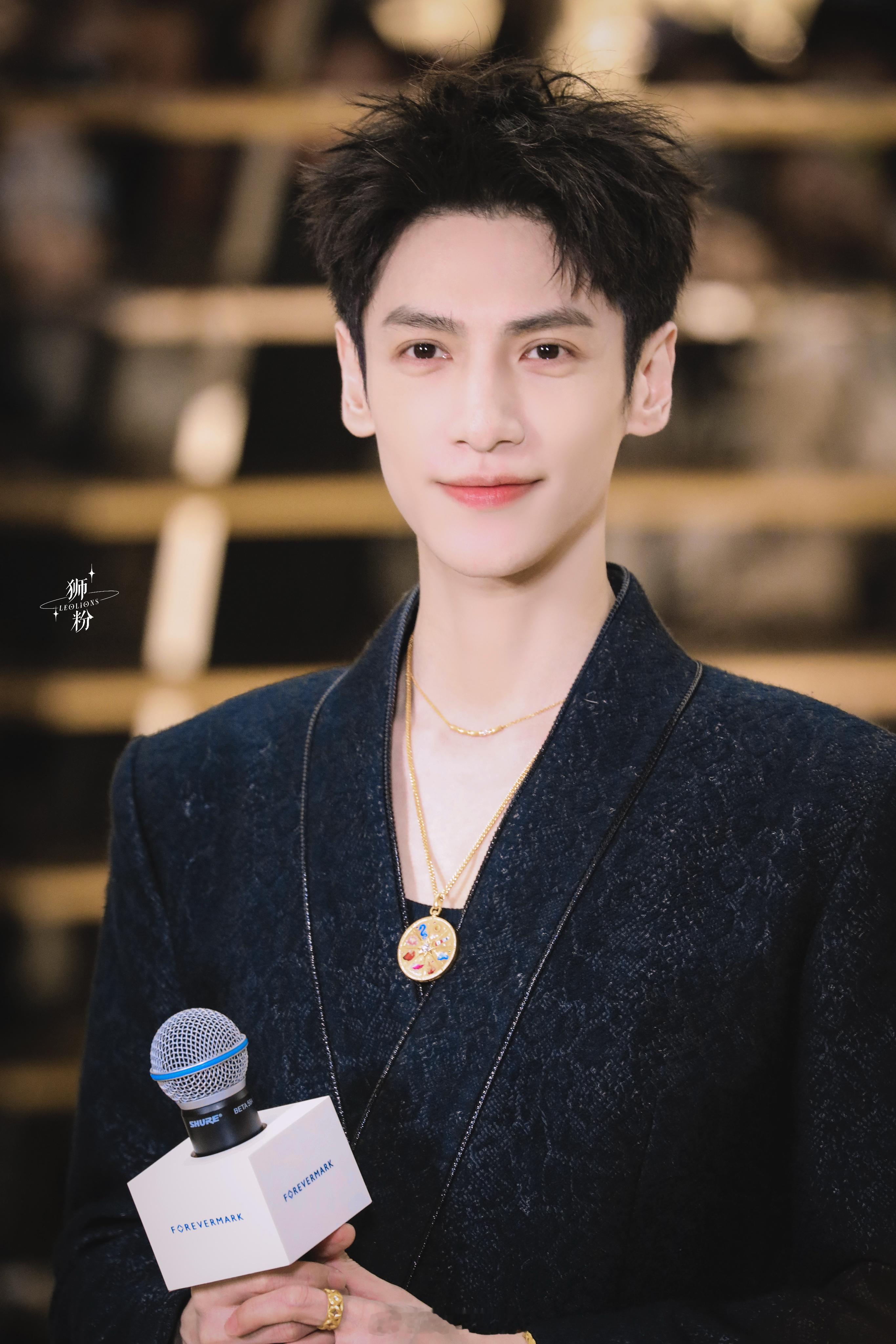 罗云熙最新活动造型路透来啦！罗云熙杭州线下活动人气太高了吧！