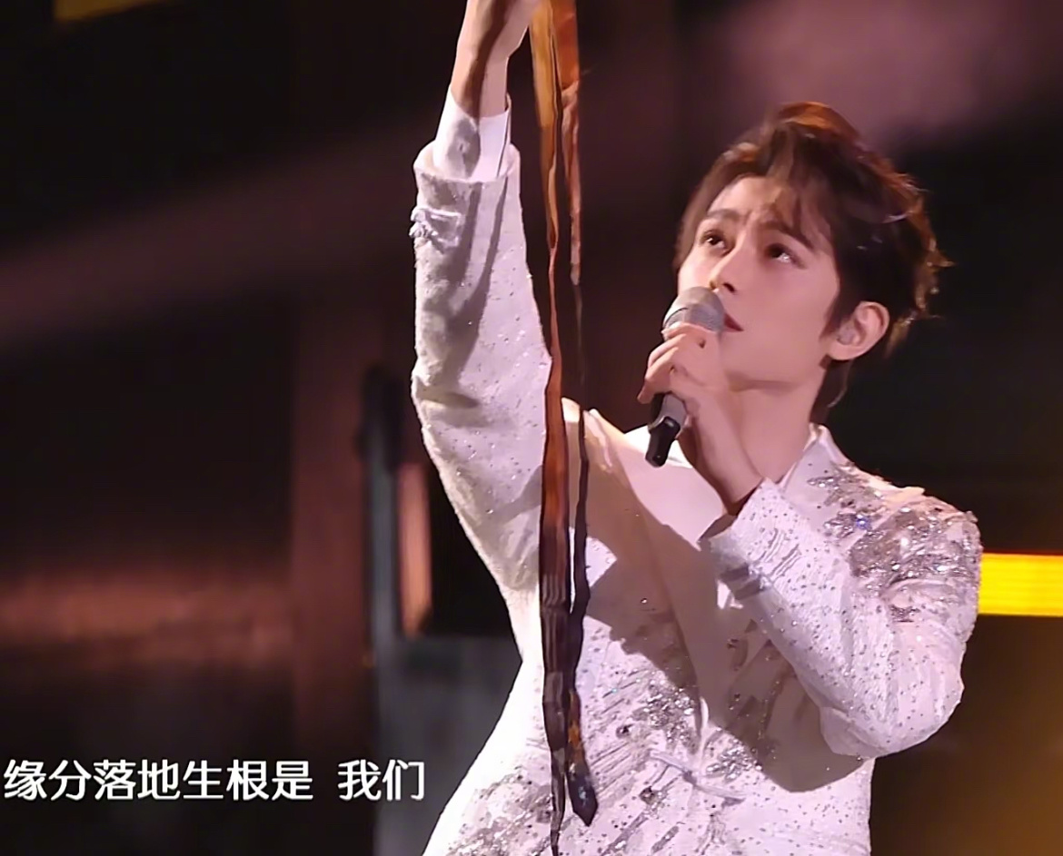 小丁拿了慕声的黑莲花发带，此男太会了[酷] 