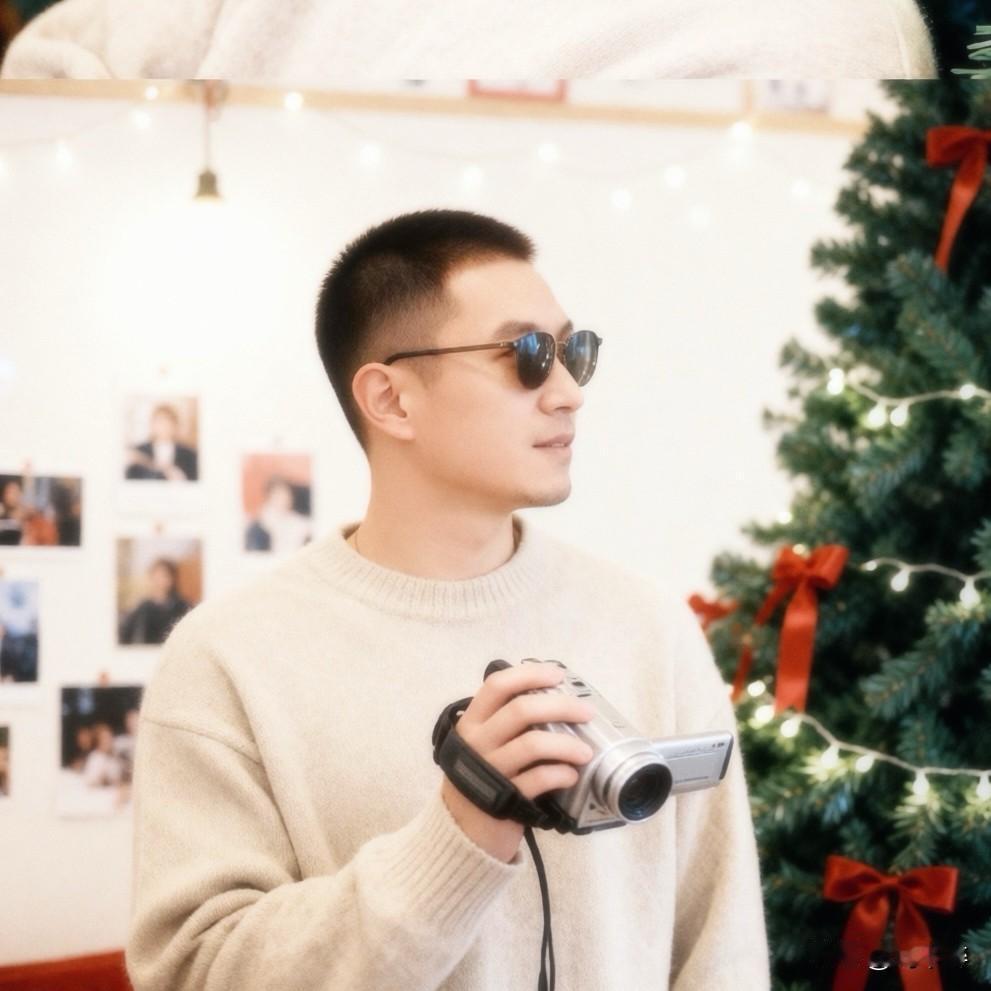 原本今日没打算写头条
准备抽出半天时间收拾楼上书房
忙活了一阵子
坐下沏杯茶，点