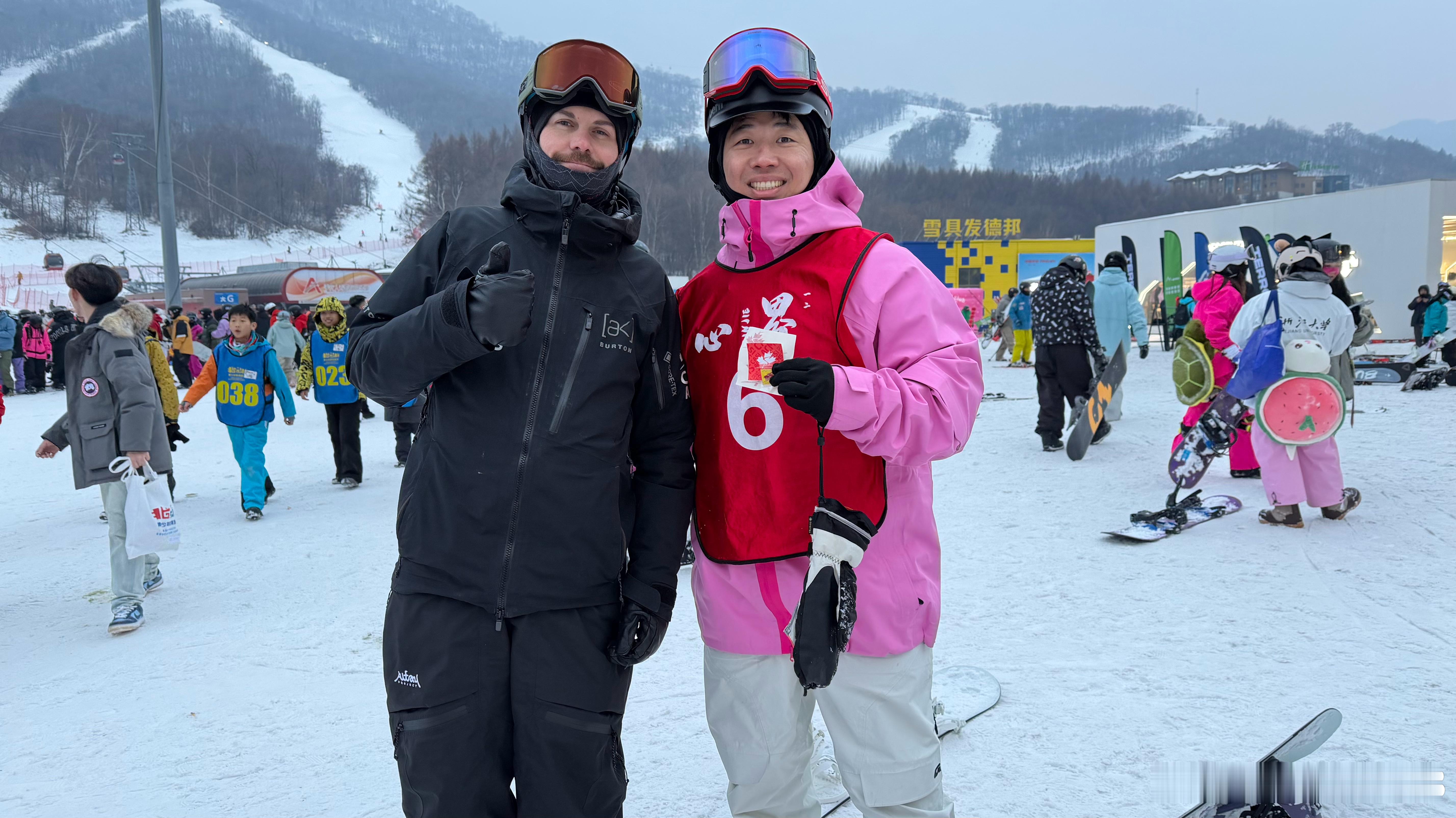 顺利通过casi一级，也是属于正规军教家里三口人滑雪了。 吉林市