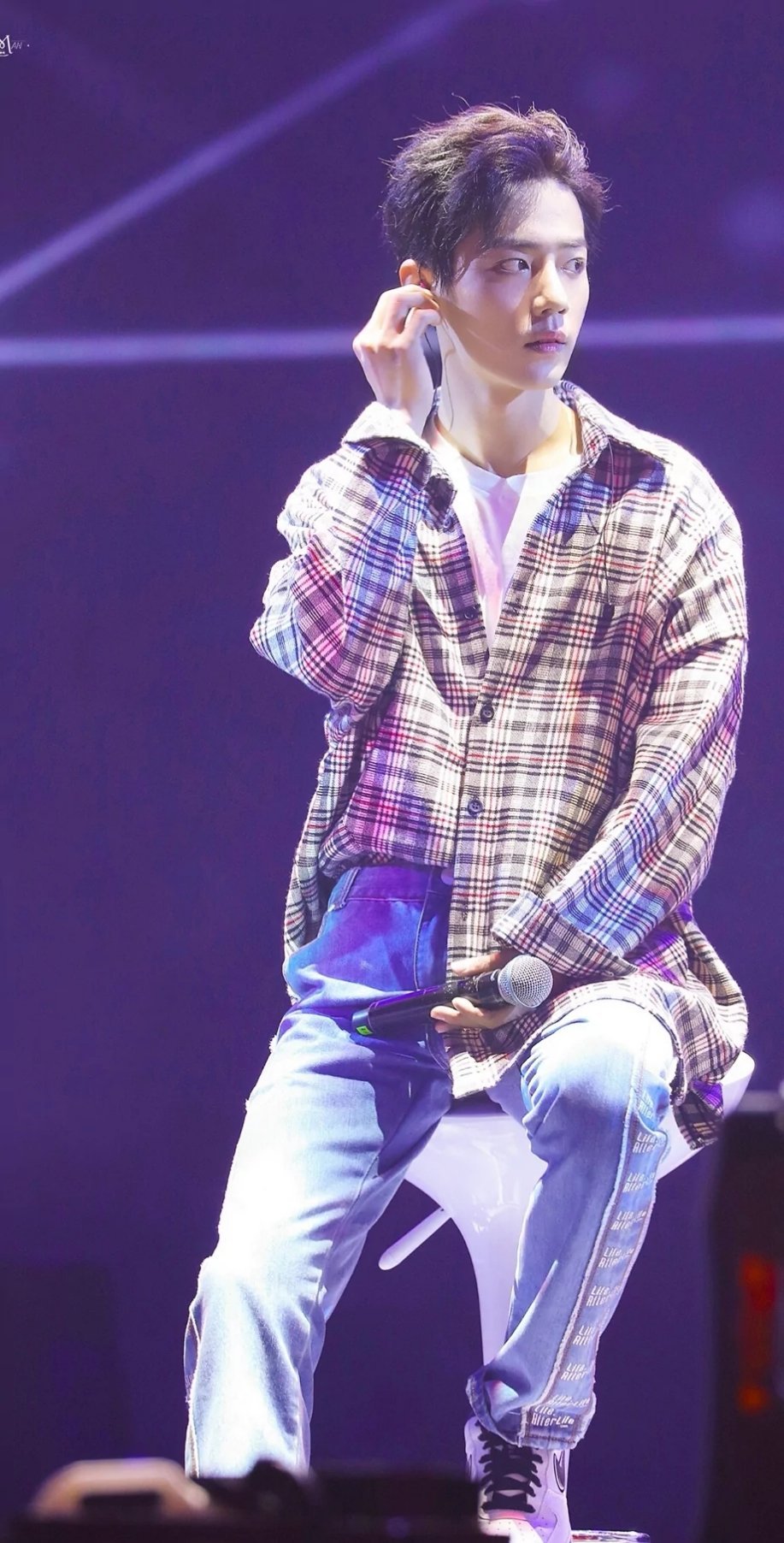 肖战日常见肖战肖战玉骨遥 你是藏在云层里的月亮，也是我穷极一生的向往𝓨𝓸𝓾