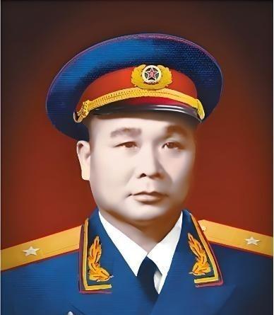 1946年，解放军为投诚的2000土匪设宴接风。席间，匪首脱下大衣，顺手挂到墙上