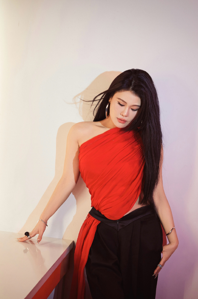 #袁娅维3次发文怼浪姐#无撕逼不芒果，哈哈，熟悉的配方、熟悉的味道，几十年如一日