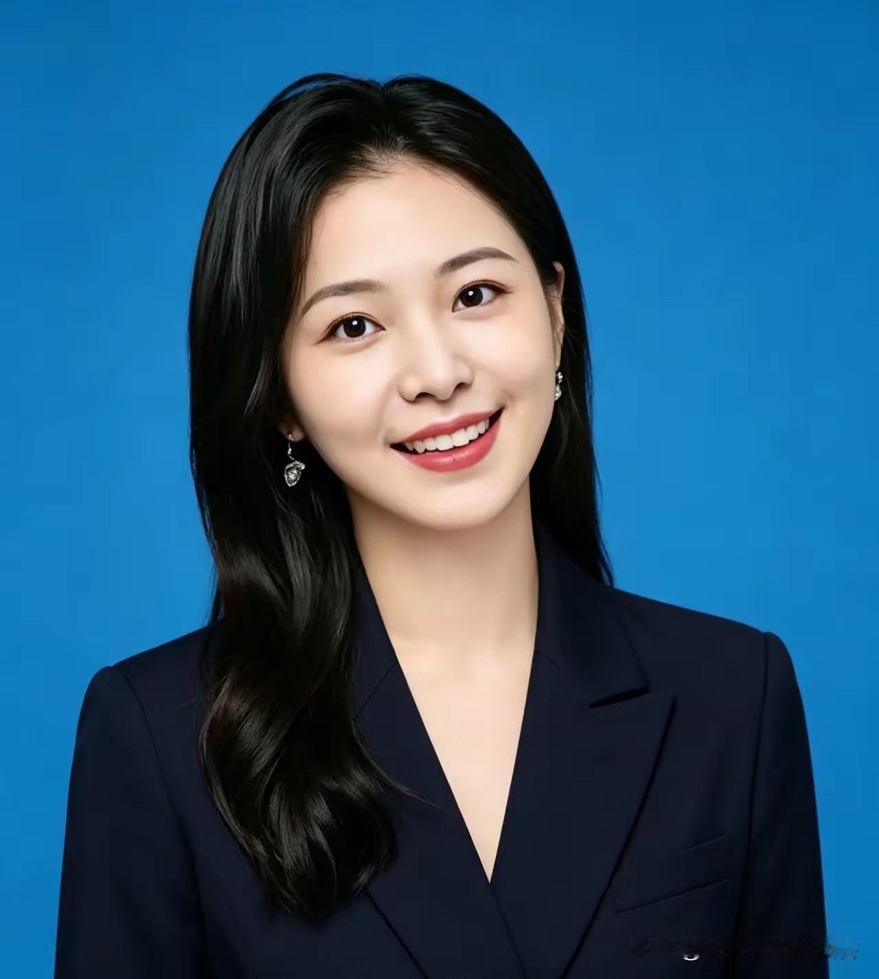 张超凡，女，汉族，1992年出生，现年34岁，中共党员，博士研究生，自幼患有先天