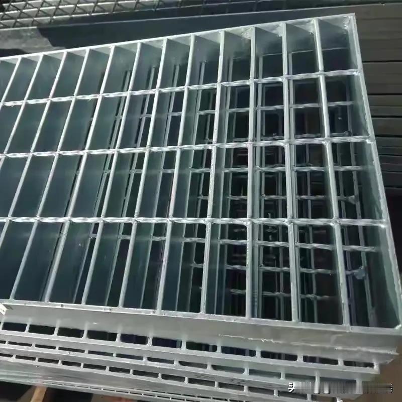 金属五金丝网制品销售18003387672  微信同号 非诚勿扰
河北安平双边护