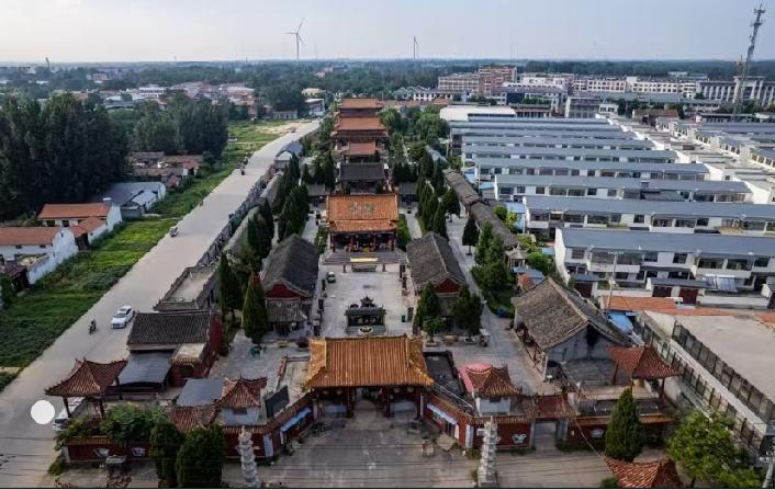 鄄城县阎什沙士庙
位于菏泽市鄄城县阎什镇阎什口村，国家3A级旅游景区。始建于唐代