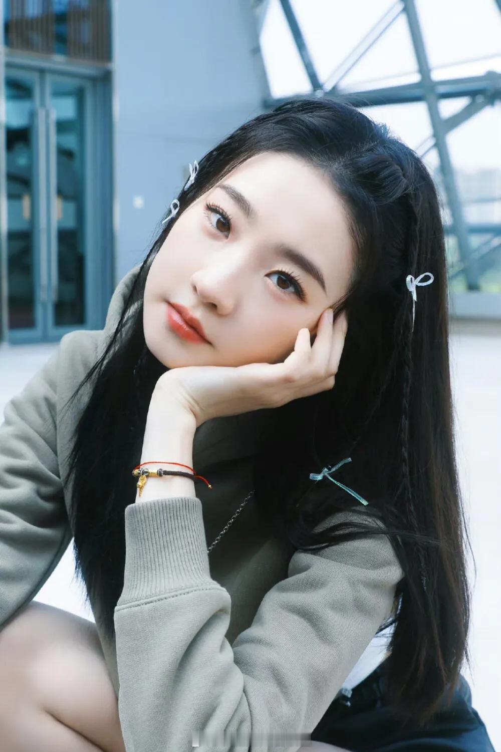 张艺凡资源真好啊，在秀人中直接弯道超车了 ​​​