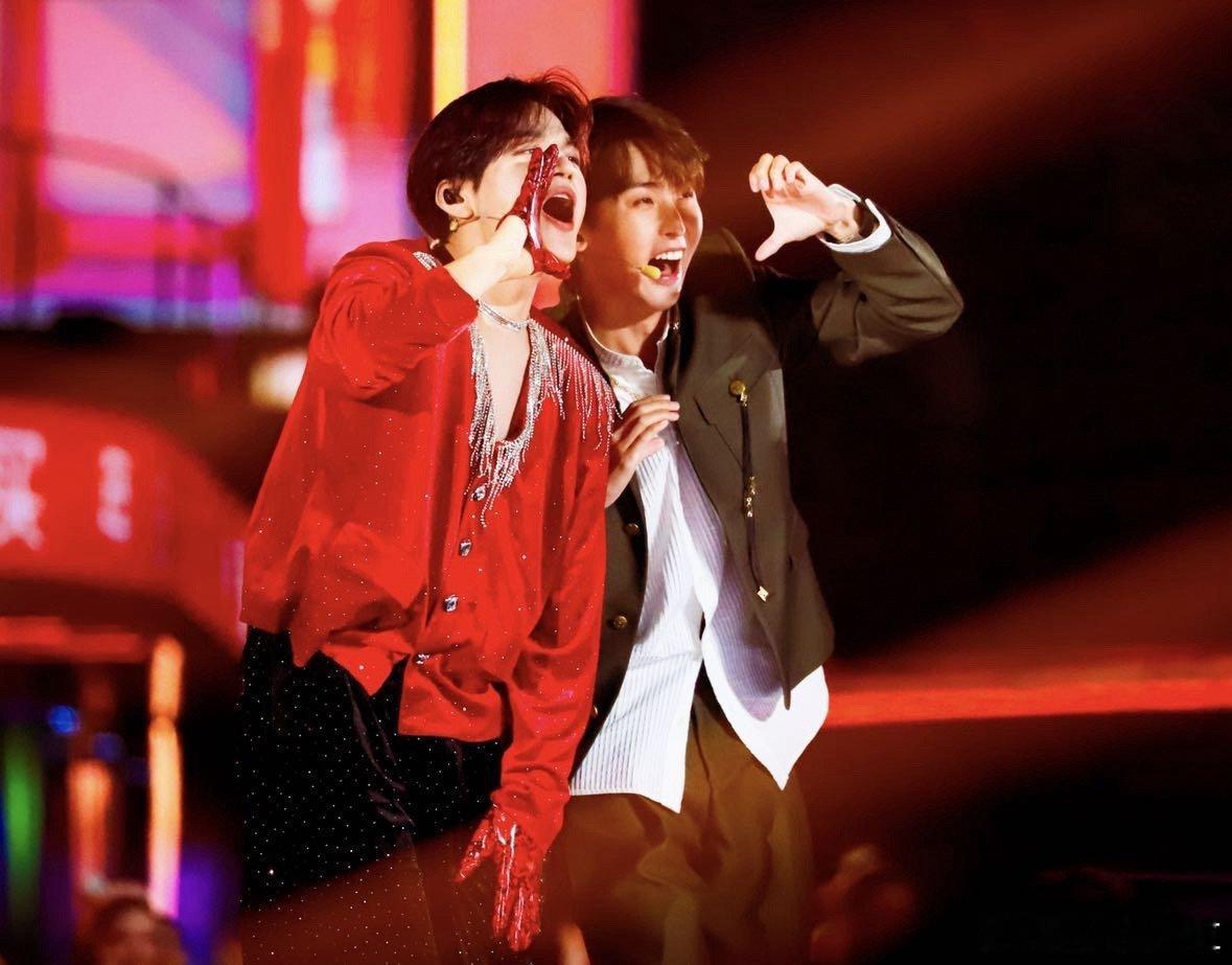 石凯的个人技 唐九洲的弱弱症 石凯VS唐九洲，苹果掰手大赛，一个秒杀，一个求情，