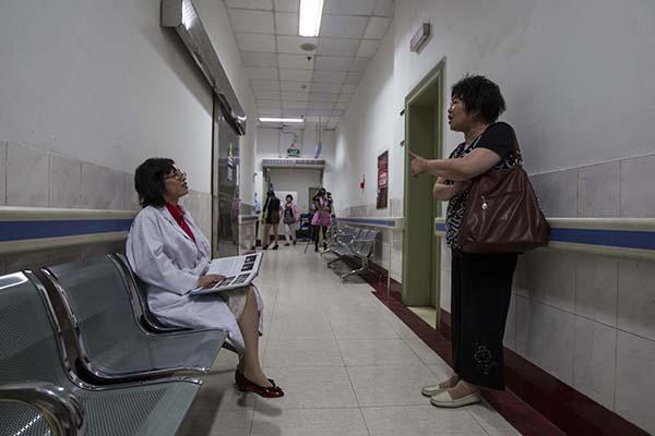 敢说真话的人下场越惨，这个地方的问题就越大。
 
当年的兰越峰，只是拒绝过度医疗