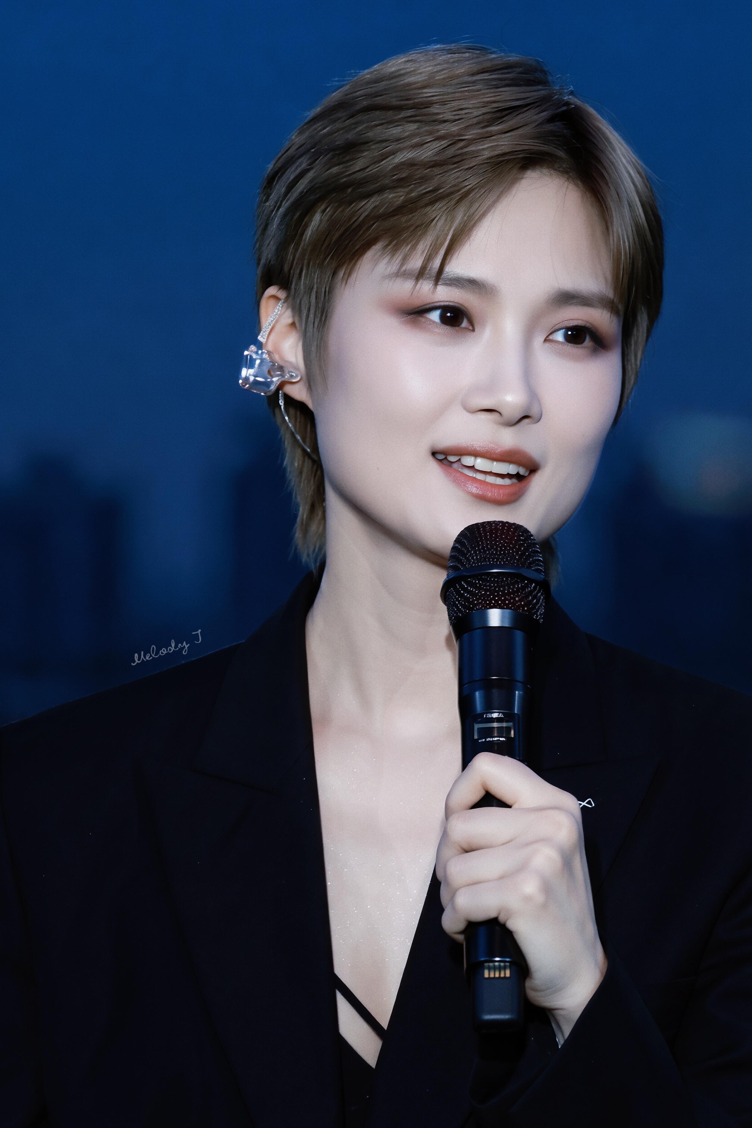 李宇春深圳演唱会照片碎片·跌落满场星光 