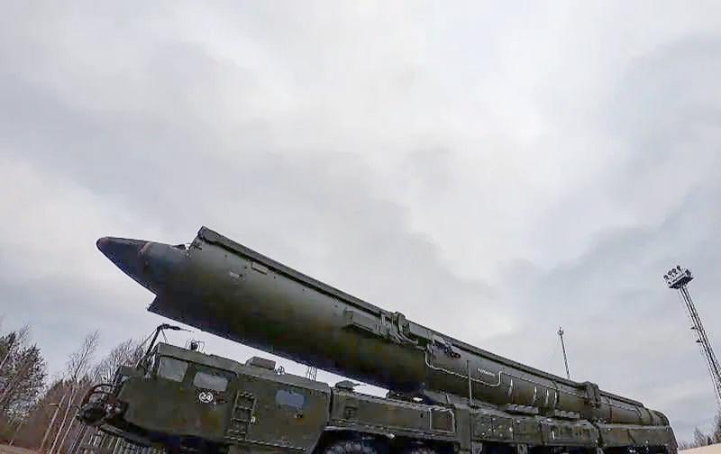 俄罗斯报复升级！榛树导弹摧毁乌克兰最大能源库！基辅全城断电
1月9日凌晨，俄罗斯