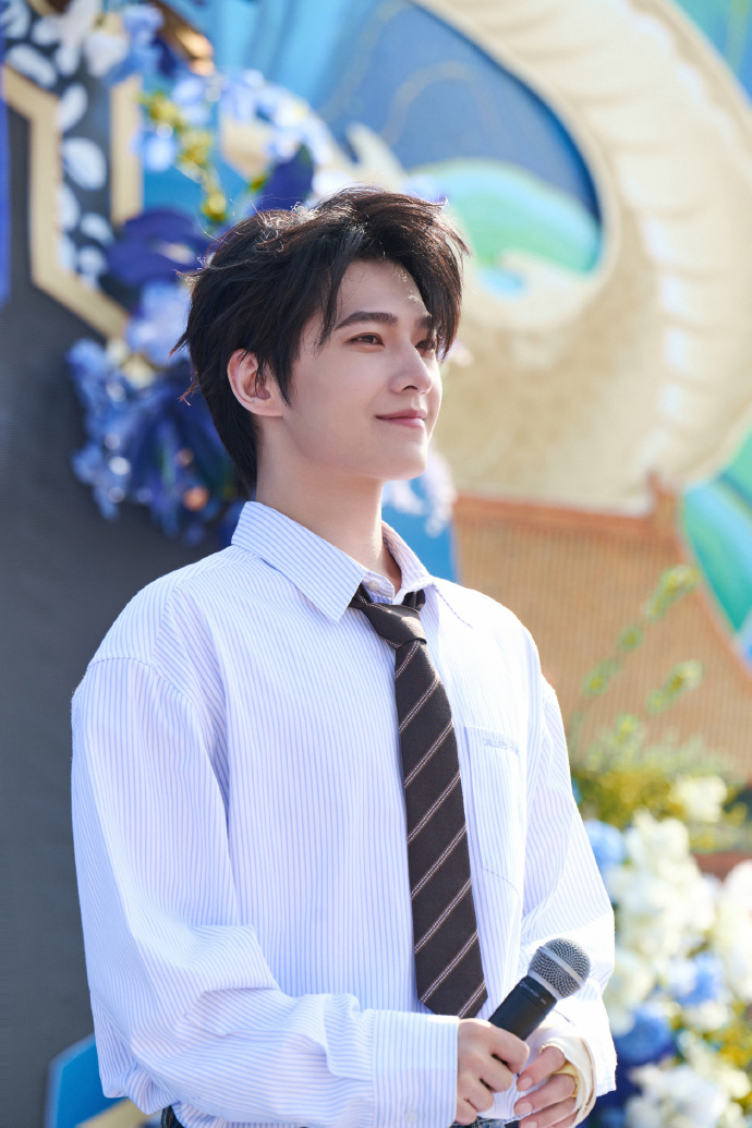 不让江山给男主杨洋的服装杨洋的不让江山妆造 杨洋的不让江山妆造，不让江山给男主杨