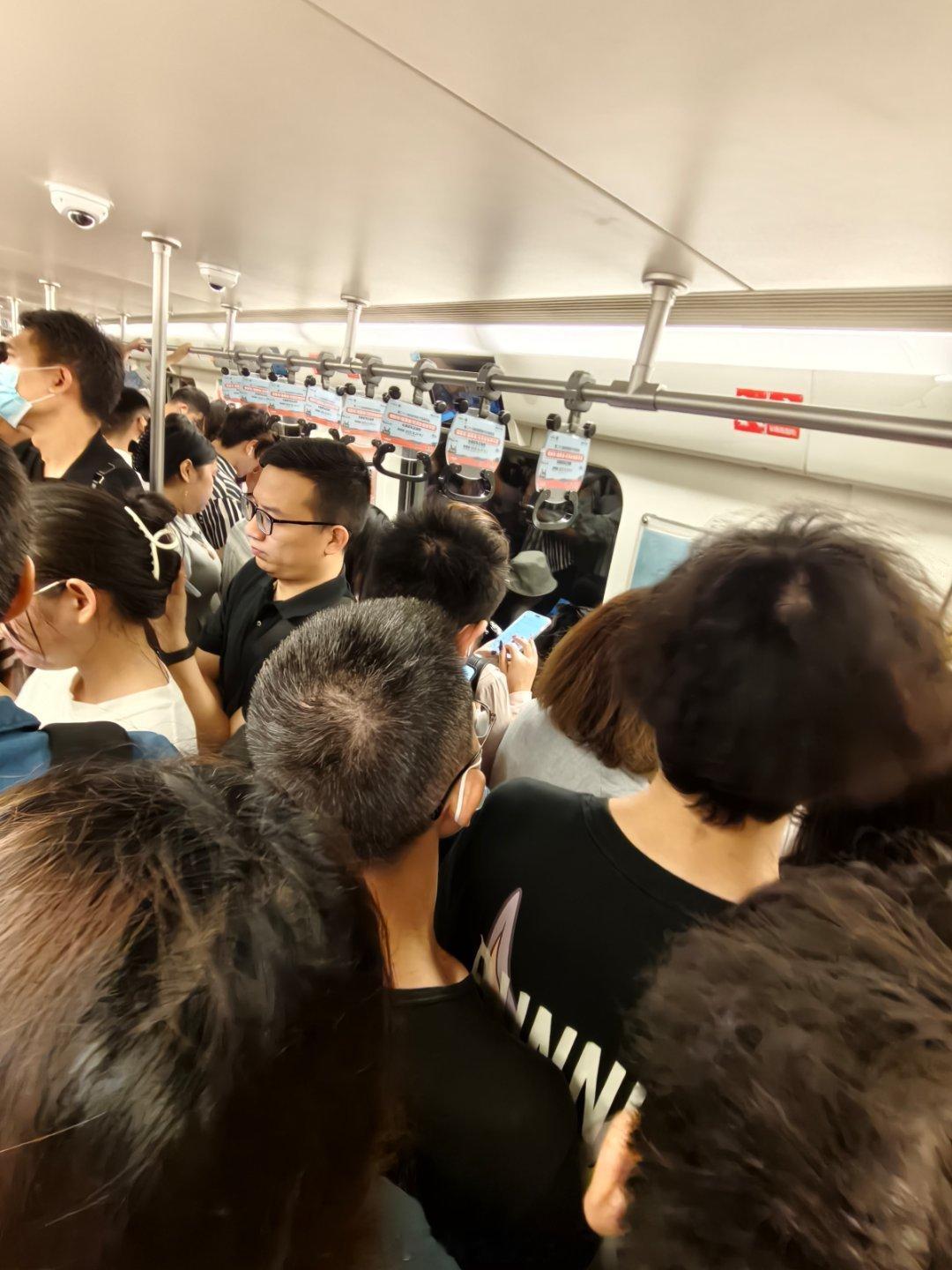 我为什么不打车？成都离谱啊！[淡淡的][淡淡的][淡淡的] ​​​