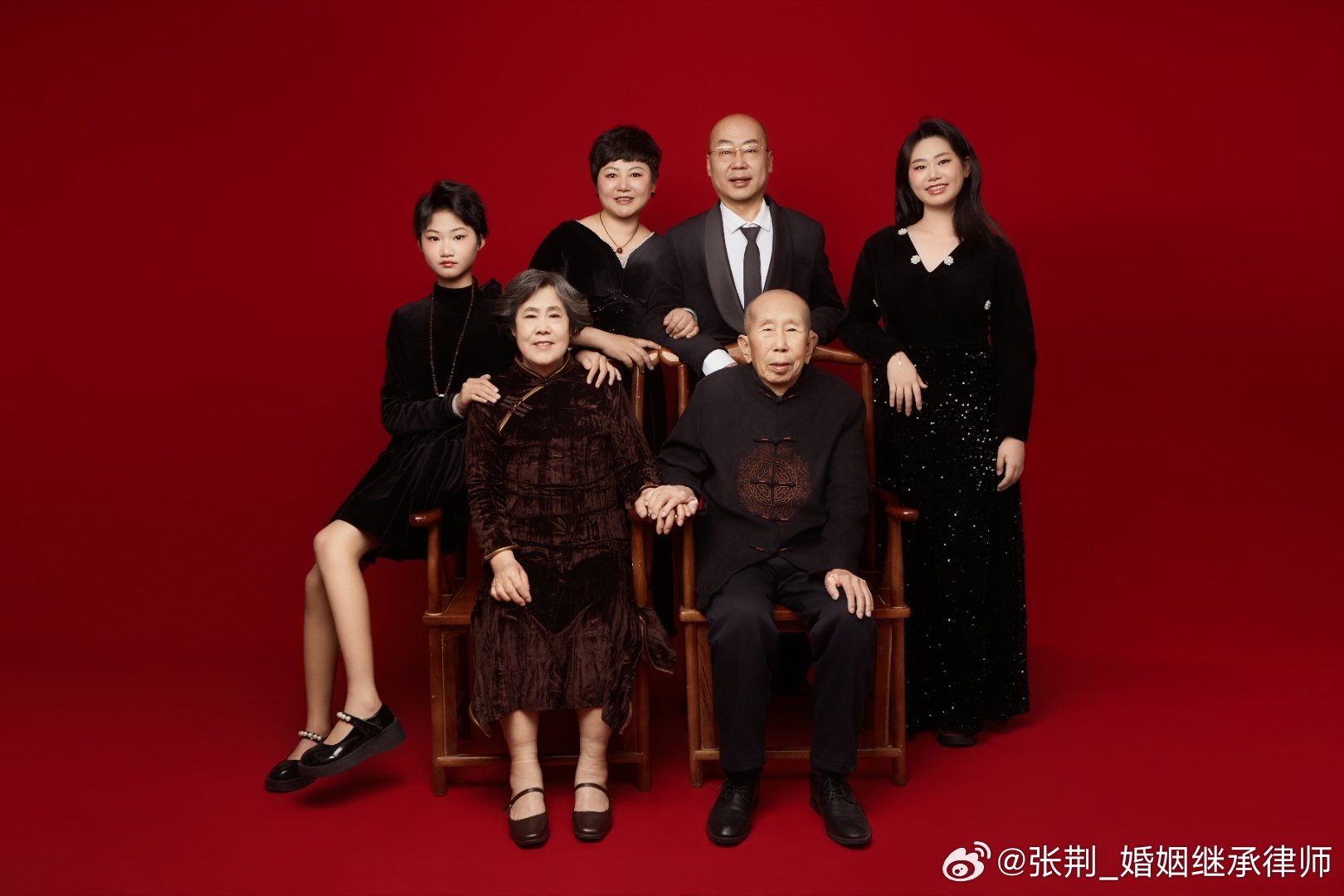 今年老大18岁，是成年人了；老二12岁，按照老家习俗，是圆锁年，意思是生肖走了一