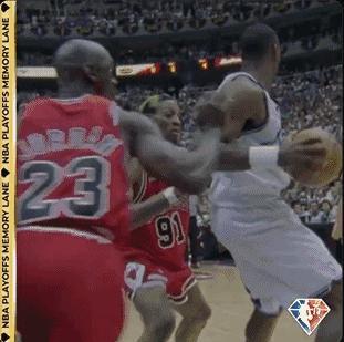 乔丹1998年总决赛最后时刻的抢断！干脆！让马龙失去了接近总冠军的最后机会！
