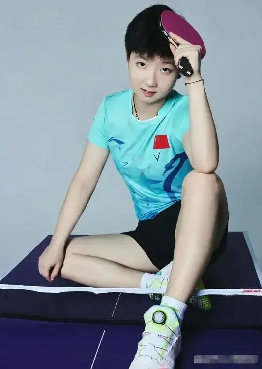 不愧是李宁长公主，气场一米八！每套衣服都穿出了自己的味道，又萌又酷的莎莎！青春阳