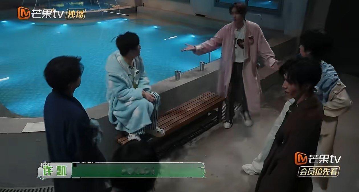 密室大逃脱 我的评分：许凯陈哲远好人概率一半一半密室大逃脱 本来拿着小本本记满了