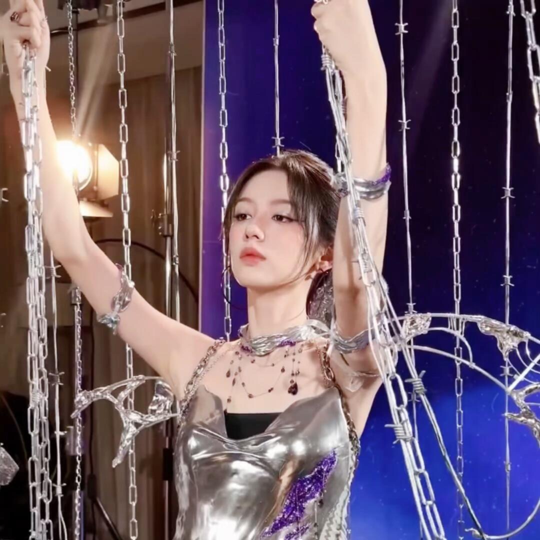 周也  救命！周也这颜值是要鲨疯了吗！一会儿仙气飘飘，一会儿软萌可爱，我直接喊老