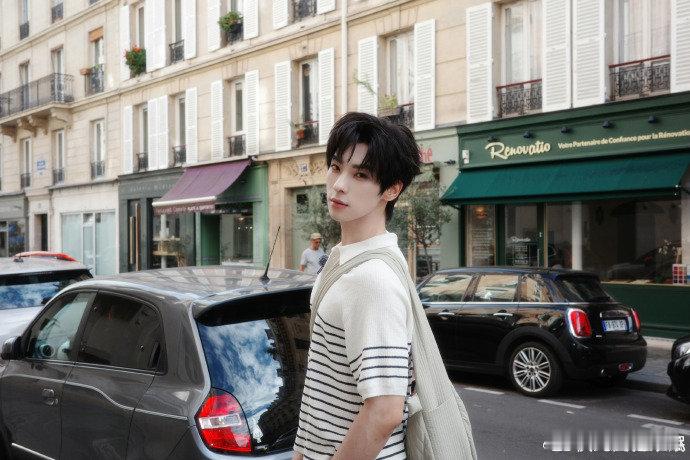 颜安从小就当上专业花童颜安打小就是“打工小能手”，专业花童业务杠杠滴！ ​​​