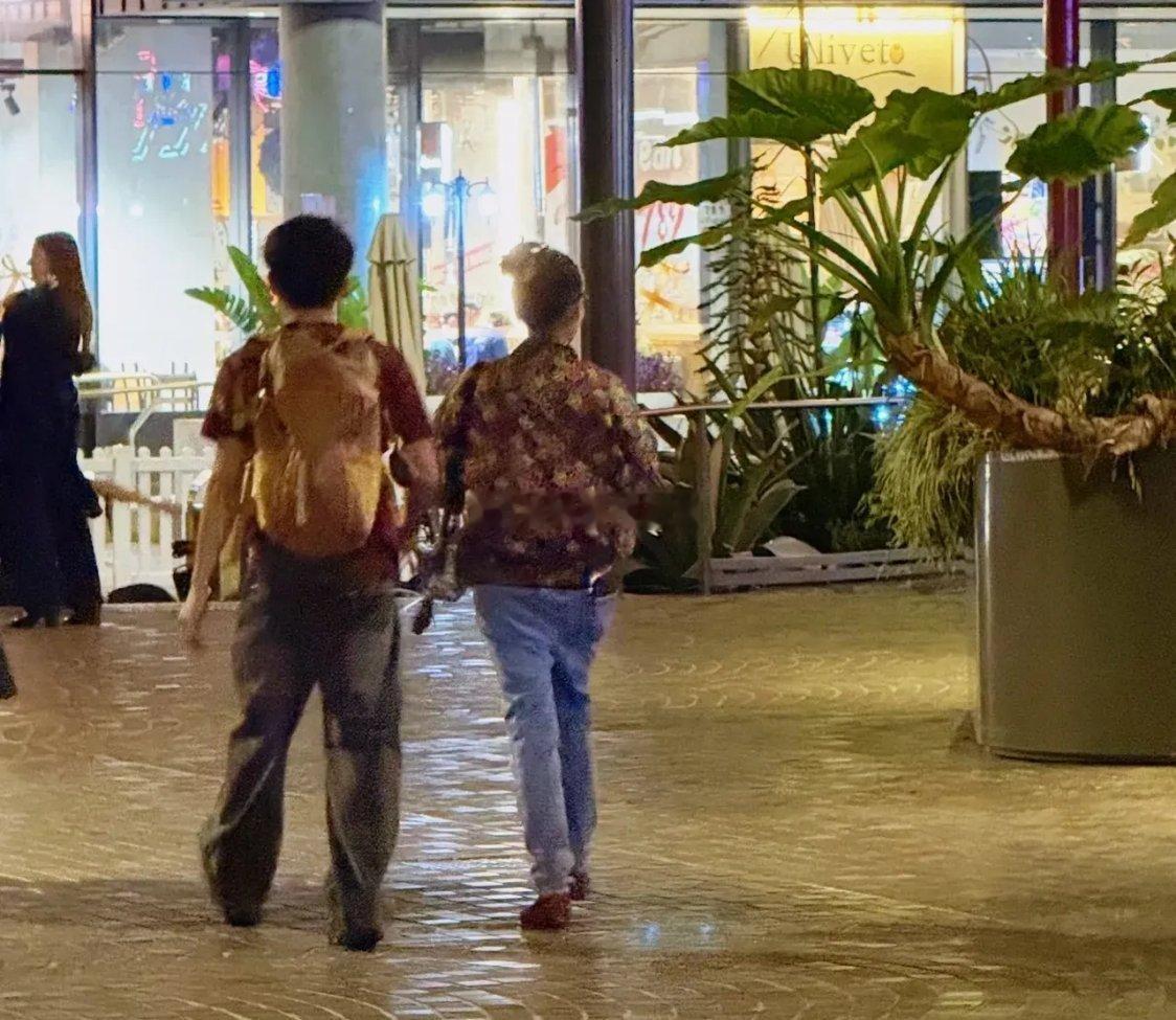 2月14号一大早张柏芝急忙来到超市，不是买花而是买创可贴。原因是她最近一直在悉尼