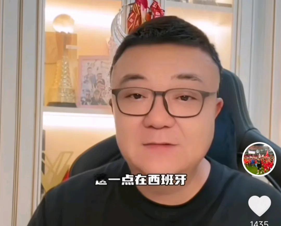 董路在直播间爆了一个料。
他表示，从他多年跟进报道中国足球青训的经验来看，目前最