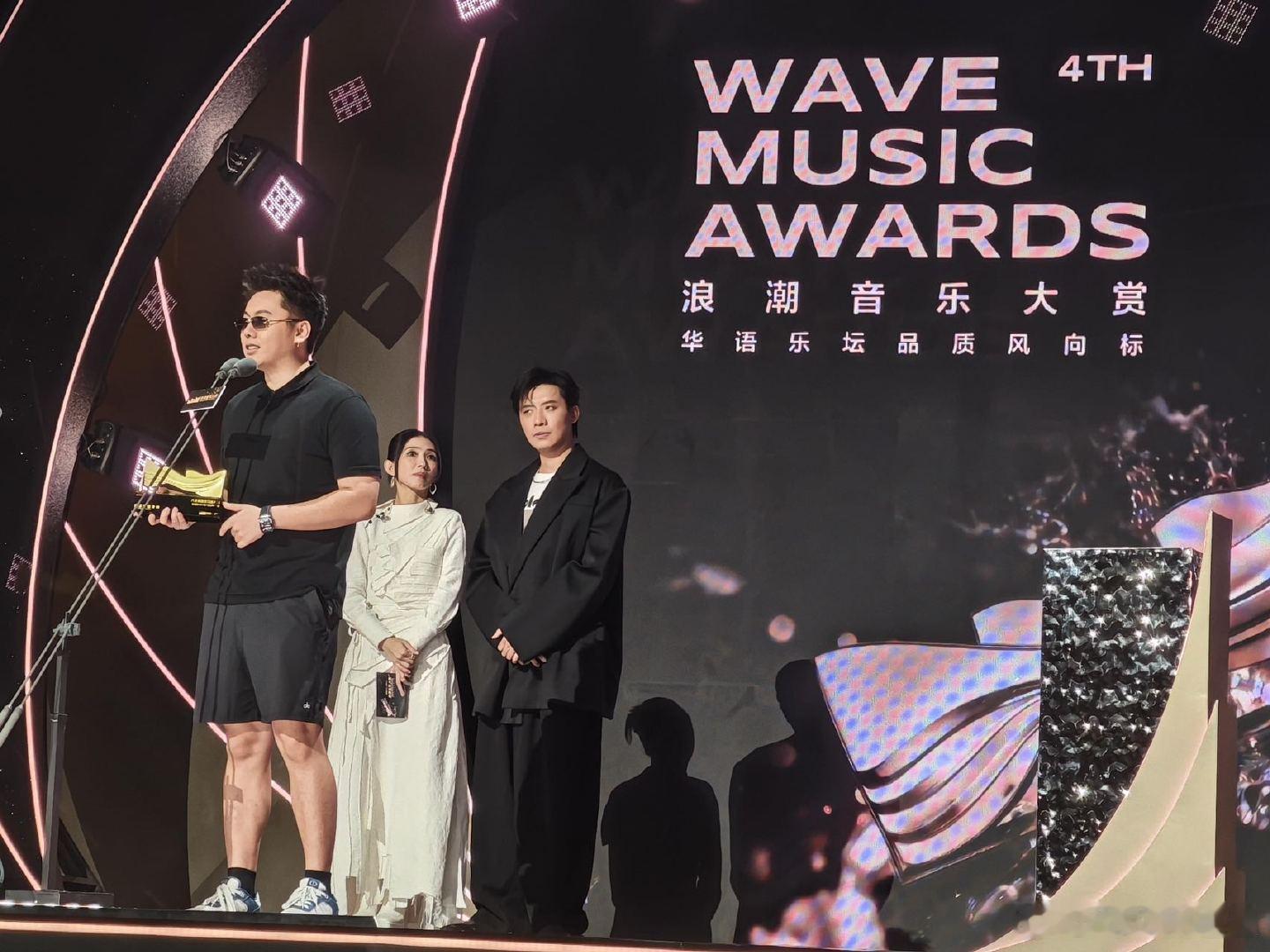 揽佬事业运这次真起飞了 揽佬不仅来财还来奖了 “来财”之后是“来奖”，揽佬的事业